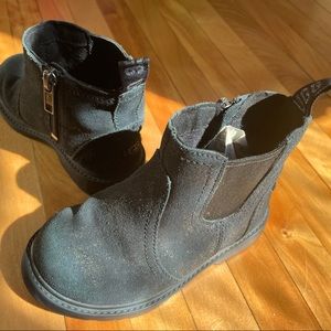 UGG toddler boots sz 8